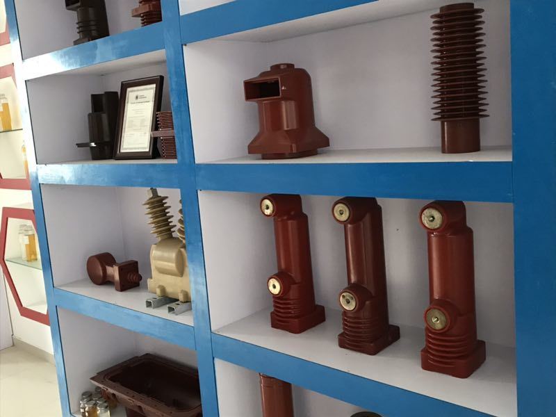 راتنجات الايبوكسي المقاومة للهب للعزل الكهربائي بجهد 10-1100 كيلو فولت مع درجة حرارة انتقال زجاجي عالية (70-125 درجة مئوية) وعملية APG والصب