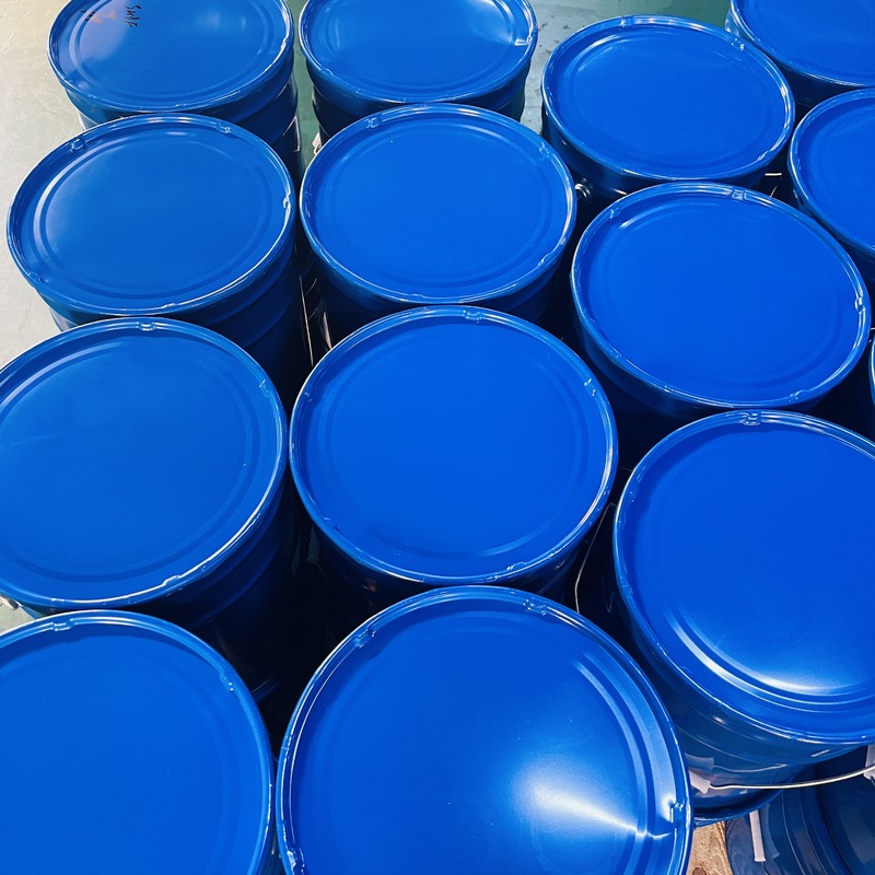 راتنج الإيبوكسي السائل الشفاف للغاية لمكونات العزل الكهربائي بجهد 10-35 كيلو فولت مع سائل لزج أبيض حليبي